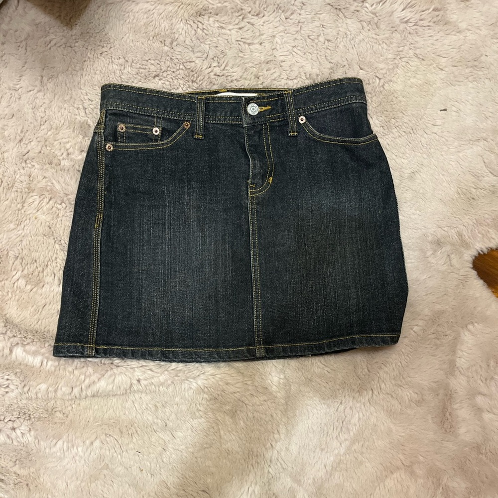 New Gap Women’s Jean Skirt. Size 2. Fc